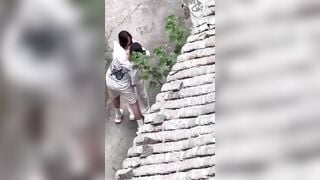 Quay lén 2 em học sinh đang khám phá cơ thể cho nhau