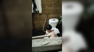 Quay lén mẹ đơn thân tắm cho con (P3)