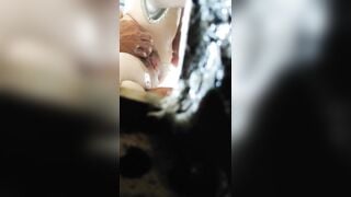 Quay lén mẹ vợ tắm nhìn mà muộn địt