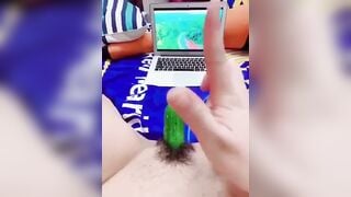 em học sinh non tơ vừa nghe nhạc jack vừa thủ dâm cùng con cu giả