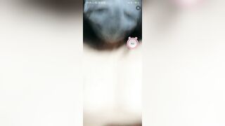 Thích show hàng thủ dâm nhưng không dám rên lớn vì sợ mẹ phát hiện