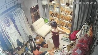 Hack camera bà chủ shop vú to