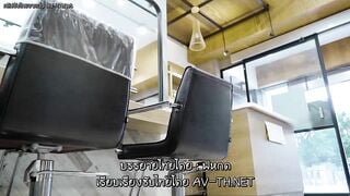 Đưa vợ đi làm tóc nào ngờ vợ bị chủ tiệm đụ nát lồn