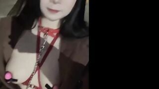 Gái Xinh Giữa Đêm Ra Đường Ngồi Đái Giữa Đường