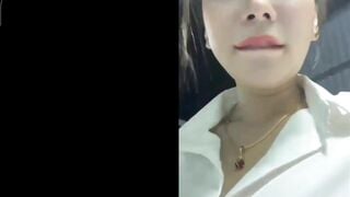 MBBG đi nhậu nhét toy trong lồn thủ dâm siêu nứng trong wc