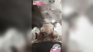 Mẹ đưa con gái cho chủ nợ địt để trả nợ