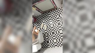 Ql nhà tắm e gái