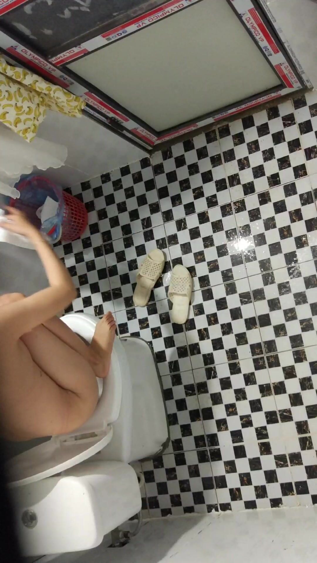 Ql nhà tắm e gái