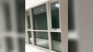 Em gái dâm đãng thủ dâm không khoá cửa cho người đi đường thấy
