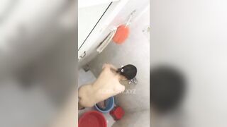 Em gái gần nhà chị họ tắm