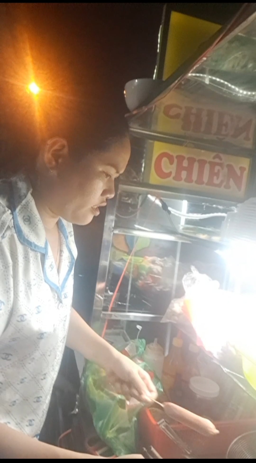 [ 2 ] | Quay lén cặp đùi của chị bán cá viên chiên | #1