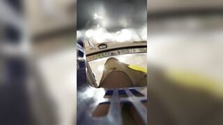 Quay lén váy em nhân viên siêu thị