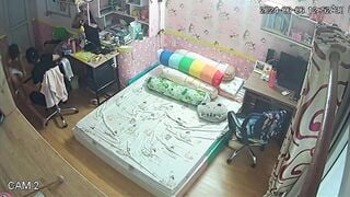 CLip Camera Quay Lén Gái Mới Lớn Thay Đồ Vú Siêu Ngon