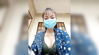Cô giáo mầm non show hàng 17