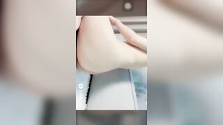Em gái mới lớn người không vết xước