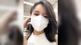 E gái đi siêu thị nhét trứng rung nứng quá vào wc móc lồn cả tiếng bị bảo vệ gọi