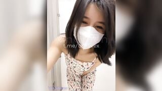 E gái đi siêu thị nhét trứng rung nứng quá vào wc móc lồn cả tiếng bị bảo vệ gọi