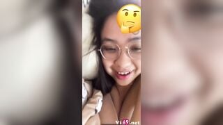 Em gái đeo kính răng kểnh video call với ngiu giống tiktoker tươii tắn xink xắn :>