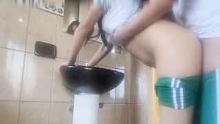 Nữ sinh mời bạn cùng lớp của mình đến nhà của cô ấy, cô ấy muốn đụ Phần 8