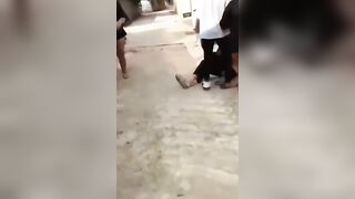 Học sinh đánh nhau kéo áo nha ae
