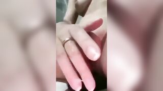 e gái móc lồn chảy nước