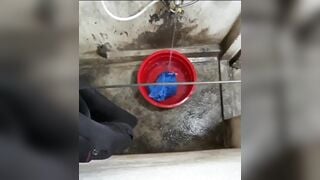 Quay lén mẹ vợ tắm 5