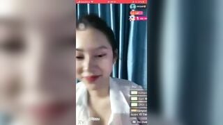 Gái việt show vú