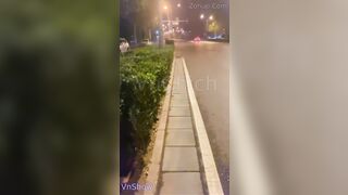 Bắt cô e gxinh trung quốc địt thủ dâm đái lên xe người ta