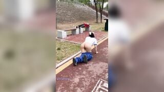 E gái trung quốc dáng đẹp thích public sau người lạ mà bị phát hiện địt tung lozđường
