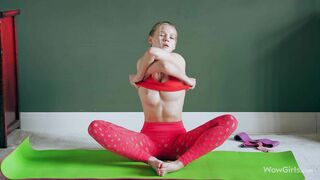 Tập yoga để thấy body đỉnh cỡ nào: Hông lẻ tập yoga là vú đẹp như vậy ta