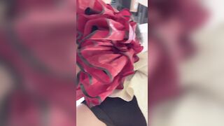 Quay lén cosplayer đi fes không mặc quần lót