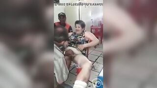 Cạo lông lồn cho con điếm già