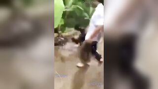 Việt Nam, Mấy e cấp Two đánh nhau lột đồ ngày mưa ở giữa đường