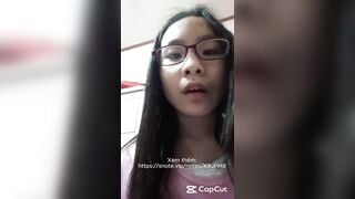 Em thủ dâm nhiều quá thâm hết cả bím rồi