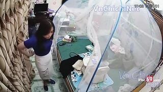 Hack camera, E học sinh dẫn ny về nhà địt, Đang địt nhau thì anh chị họ đến chs