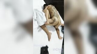 Em gái Việt dễ thương cùng bạn trai săm trổ cho Trung của quay phim chịch P2