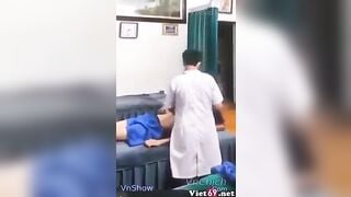 Nam spa massage mà cứ bóp vú xong se lồn gái bị phát hiện trc cmr