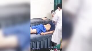 Nam spa massage mà cứ bóp vú xong se lồn gái bị phát hiện trc cmr