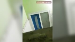Quay lén cô em xinh trong nhà tắm