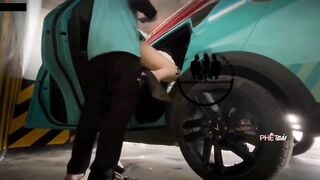 Anh Tài tế taxi xanh địt em gái sinh viên trong nhà xe phần 4