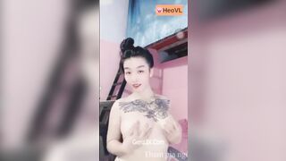 Chờ em show vú co các anh sụt