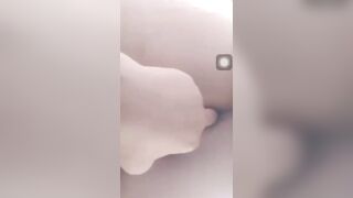 Gái mới lớn ở nhà một mình