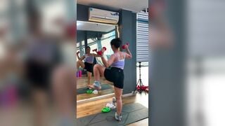 Gái Già Phòng Tập Gym Mông To - P2