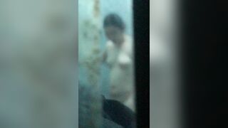 Em hàng xóm tắm hấp dẫn 3