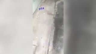 Con bạn hãm lồn, Mang trà sữa ra là được bé nó cho chs some sờ lồn