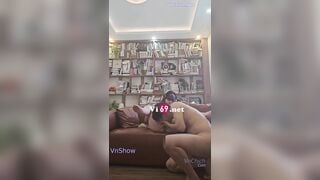 Sinh viên ham học điều mới, vào thư viện some lén với thầy giáo bỉ cô lao công phát h