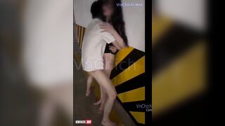 E lananh cuồng dâm bị hiếp dâm tập thể khi say rượu vào wc nam