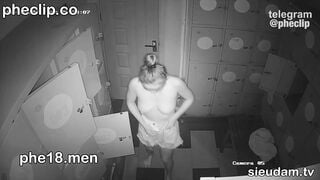 Full Quay Lén Phòng Thay Đồ Hồ Bơi