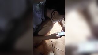 Nhỏ bạn dính đá mún cháy
