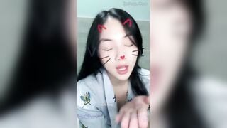 Siêu phẩm gxinh nứng lồn thủ dâm bị mẹ mở cửa, m đg lm j thế, con thay quần áo